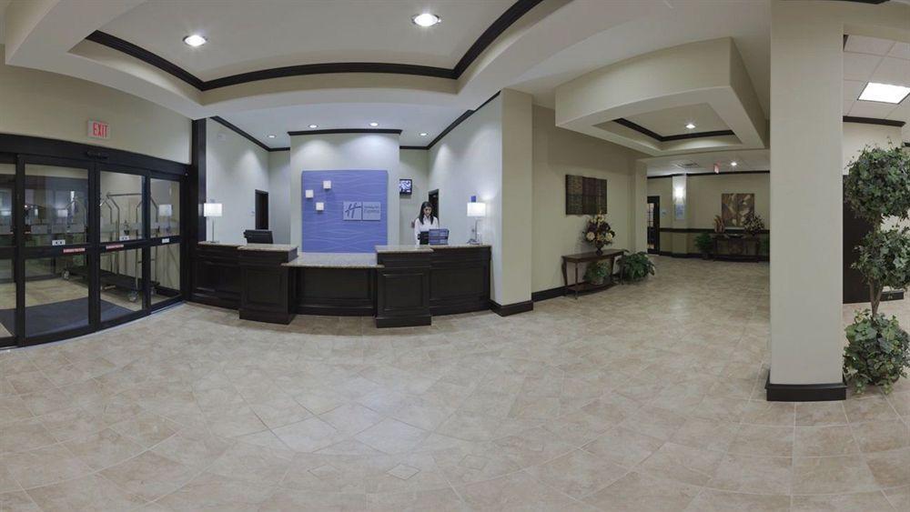 Holiday Inn Express & Suites Brownfield Экстерьер фото