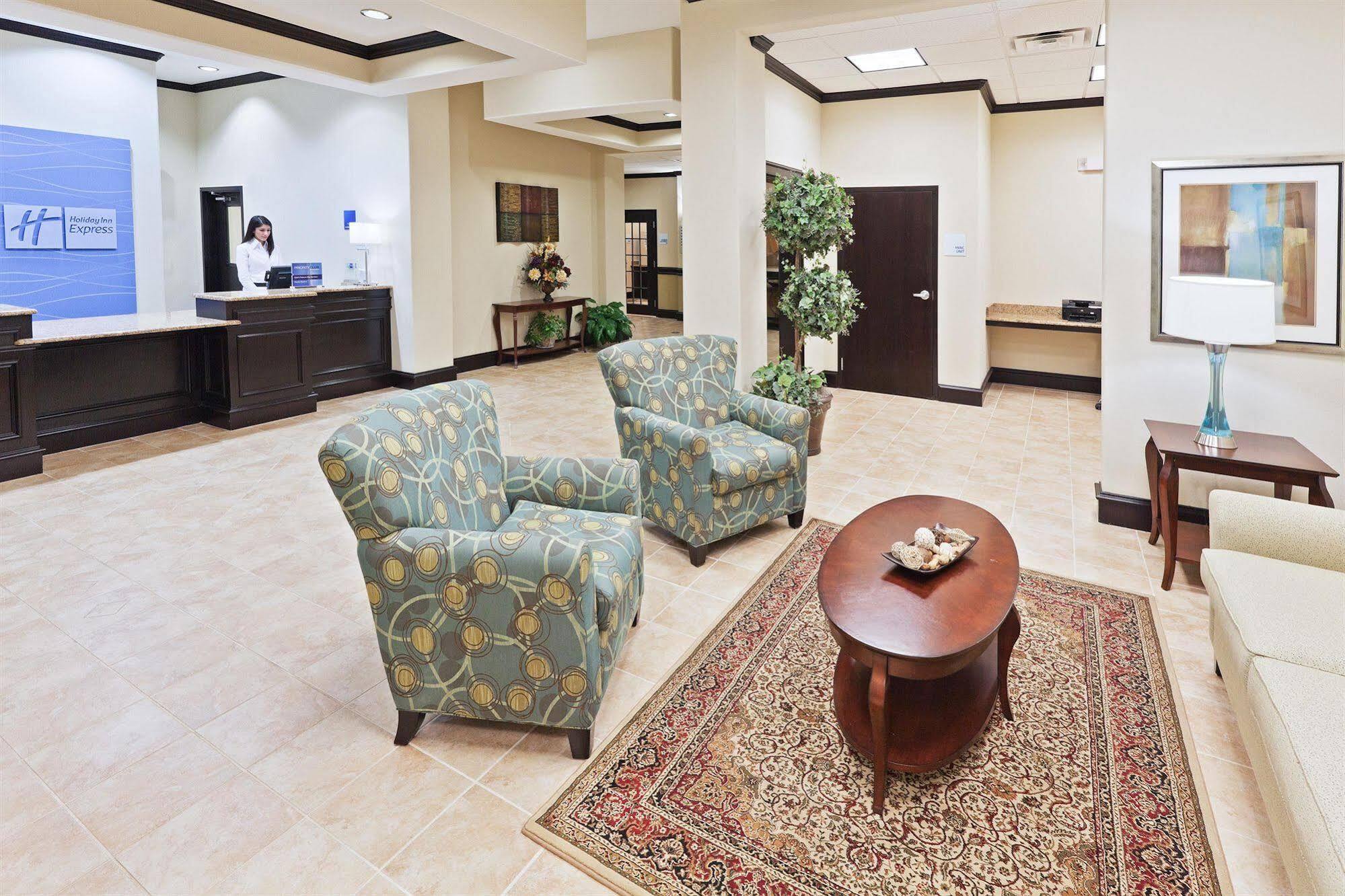 Holiday Inn Express & Suites Brownfield Экстерьер фото