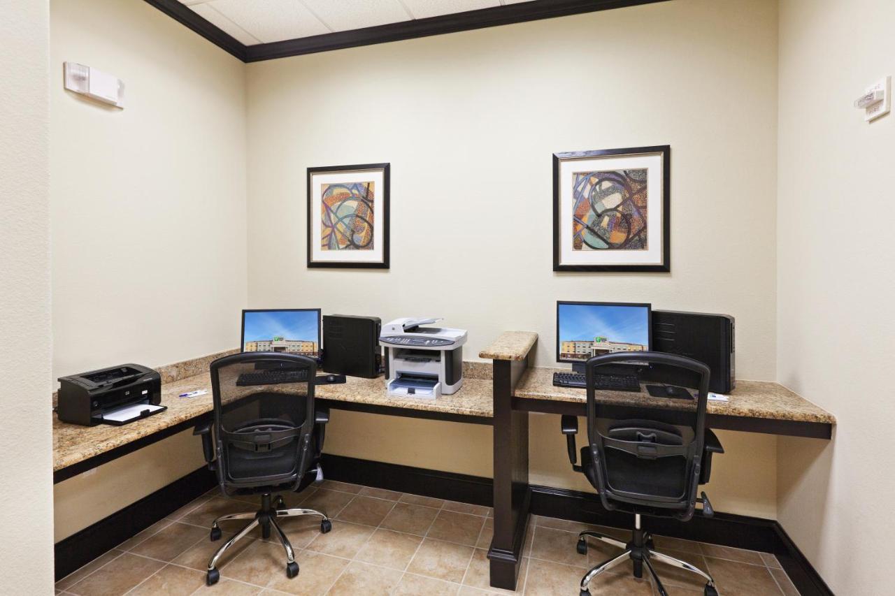 Holiday Inn Express & Suites Brownfield Экстерьер фото