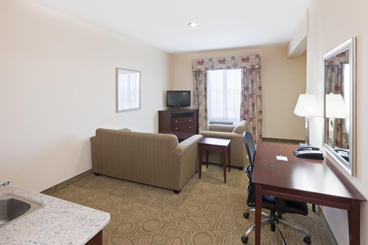 Holiday Inn Express & Suites Brownfield Экстерьер фото