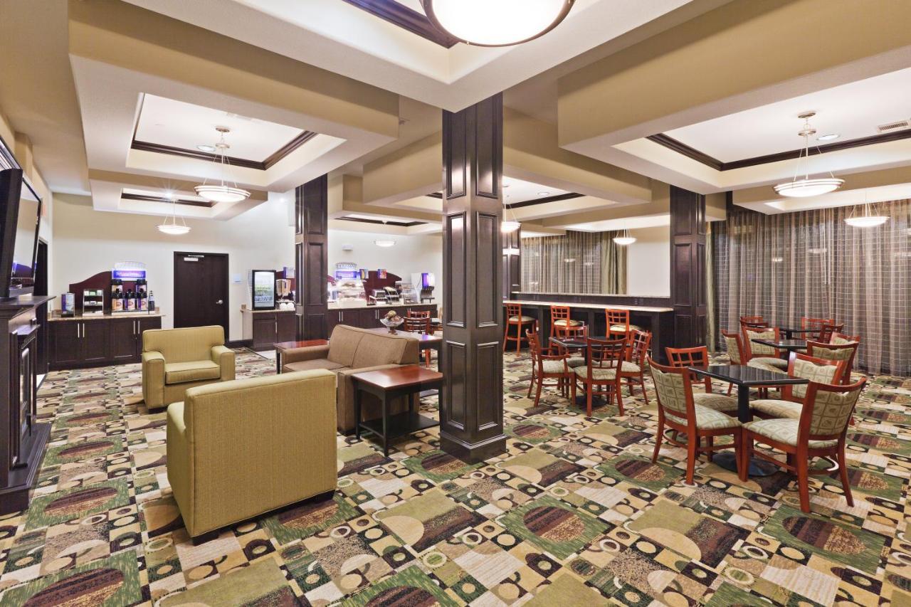 Holiday Inn Express & Suites Brownfield Экстерьер фото