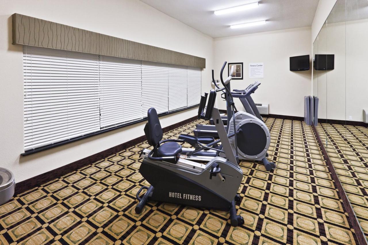 Holiday Inn Express & Suites Brownfield Экстерьер фото
