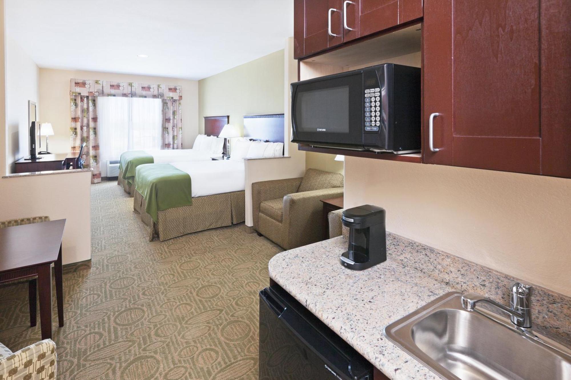 Holiday Inn Express & Suites Brownfield Экстерьер фото